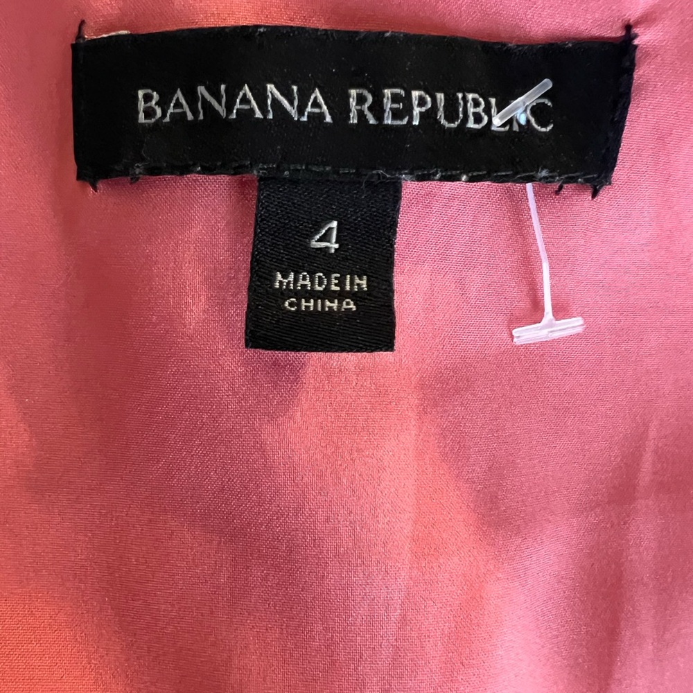 BANANA REPUBLIC CORAL SHEATH DRESS NWOT V NECK, SIDE ZIPPER, FULLY LINED - Picture 9 of 9